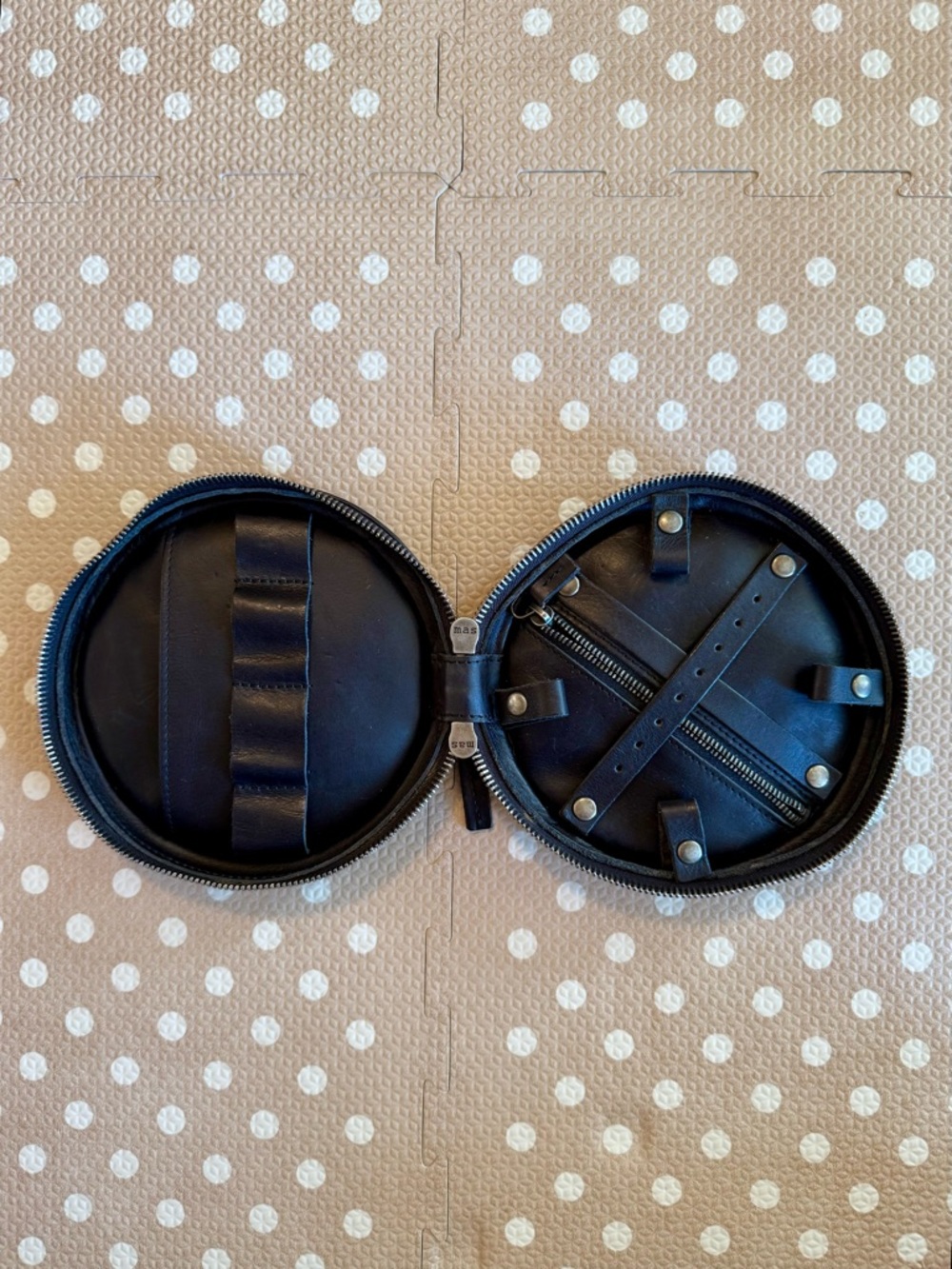 This Is Ground Black Leather Travel Jewelry Organizer Round Zip Case Luxury